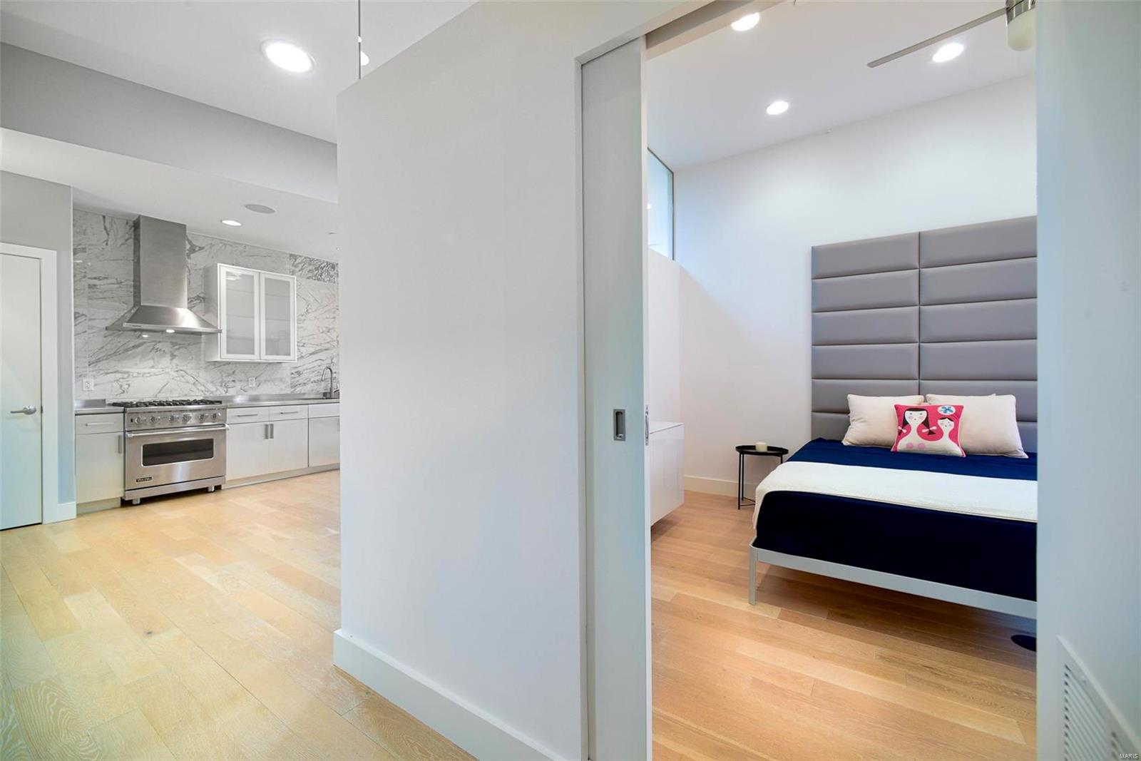 6340 Clayton Road, Unit 407 St. Louis, MO 63117 - Photo 23 of 31