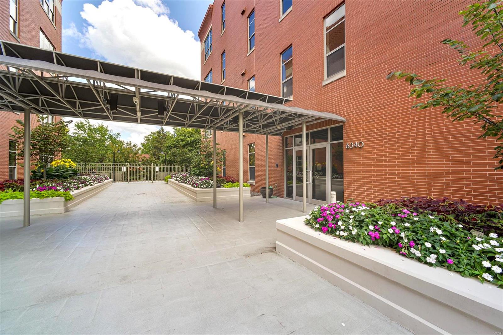 6340 Clayton Road, Unit 407 St. Louis, MO 63117 - Photo 3 of 31