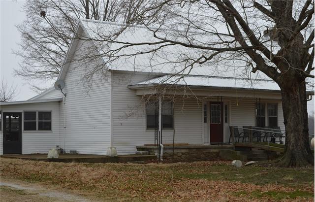 877 Bells Mill Road Pelham, TN 37366 - Photo 2 of 20 front view of a house