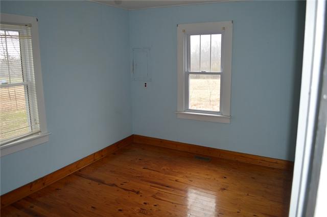 877 Bells Mill Road Pelham, TN 37366 - Photo 12 of 20 an empty room with window