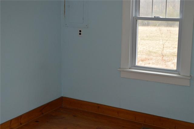 877 Bells Mill Road Pelham, TN 37366 - Photo 14 of 20 an empty room with a window