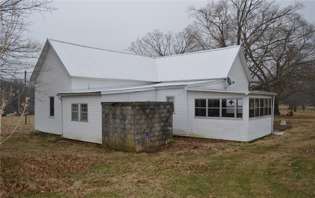 877 Bells Mill Road Pelham, TN 37366 - Photo 16 of 20 front view of house with a yard