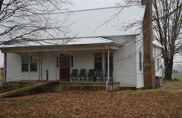 877 Bells Mill Road Pelham, TN 37366 - Photo 4 of 20 a front view of a house with garden