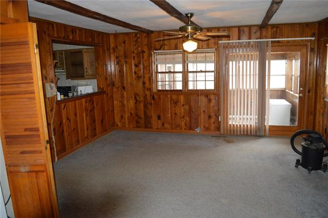 877 Bells Mill Road Pelham, TN 37366 - Photo 7 of 20 a view of hallway with windows