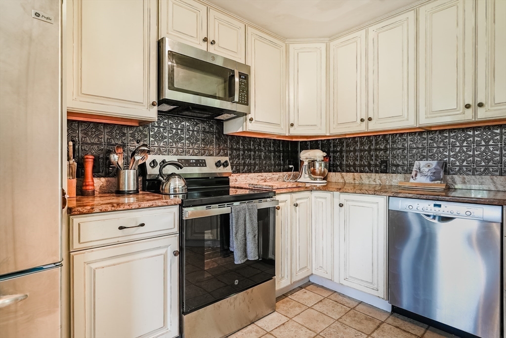 1236 Main Street Acushnet, MA 02743 - Photo 7 of 36