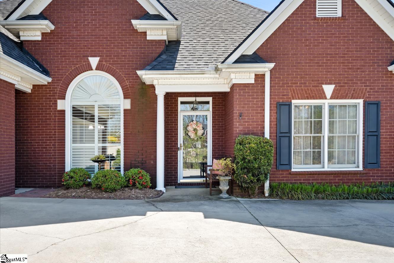 107 Grove Park Drive Anderson, SC 29621 - Photo 2 of 35