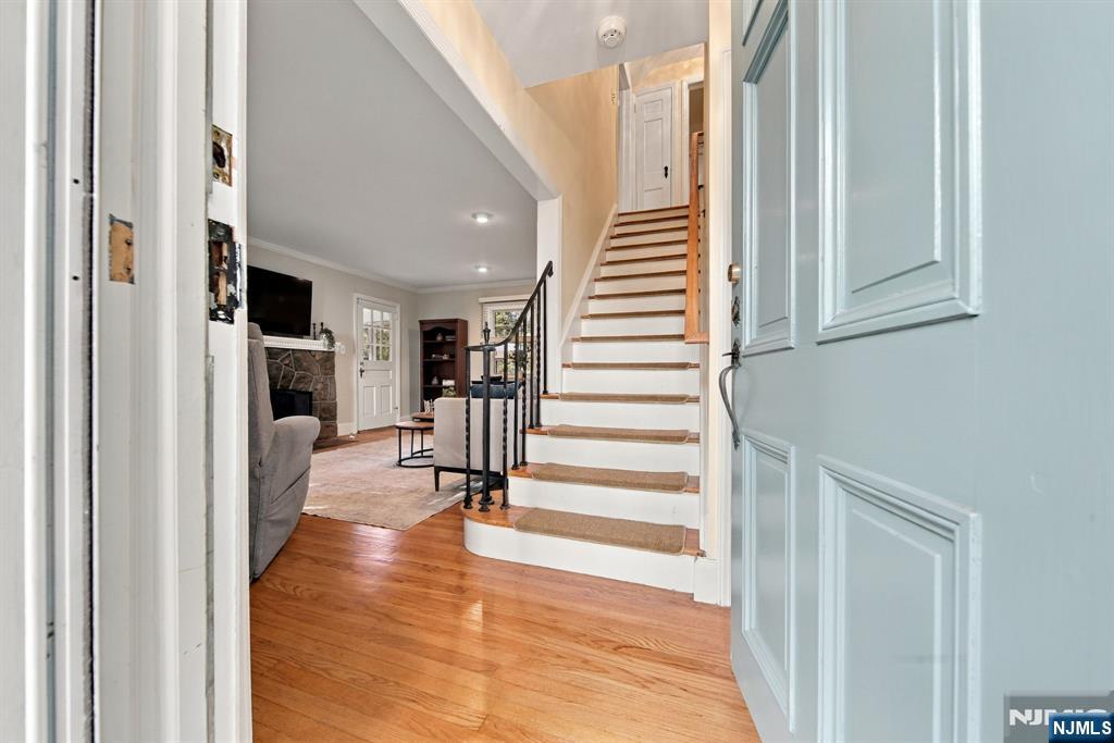 163 Cottage Road Wyckoff, NJ 07481 - Photo 3 of 35 Gallery Image 3
