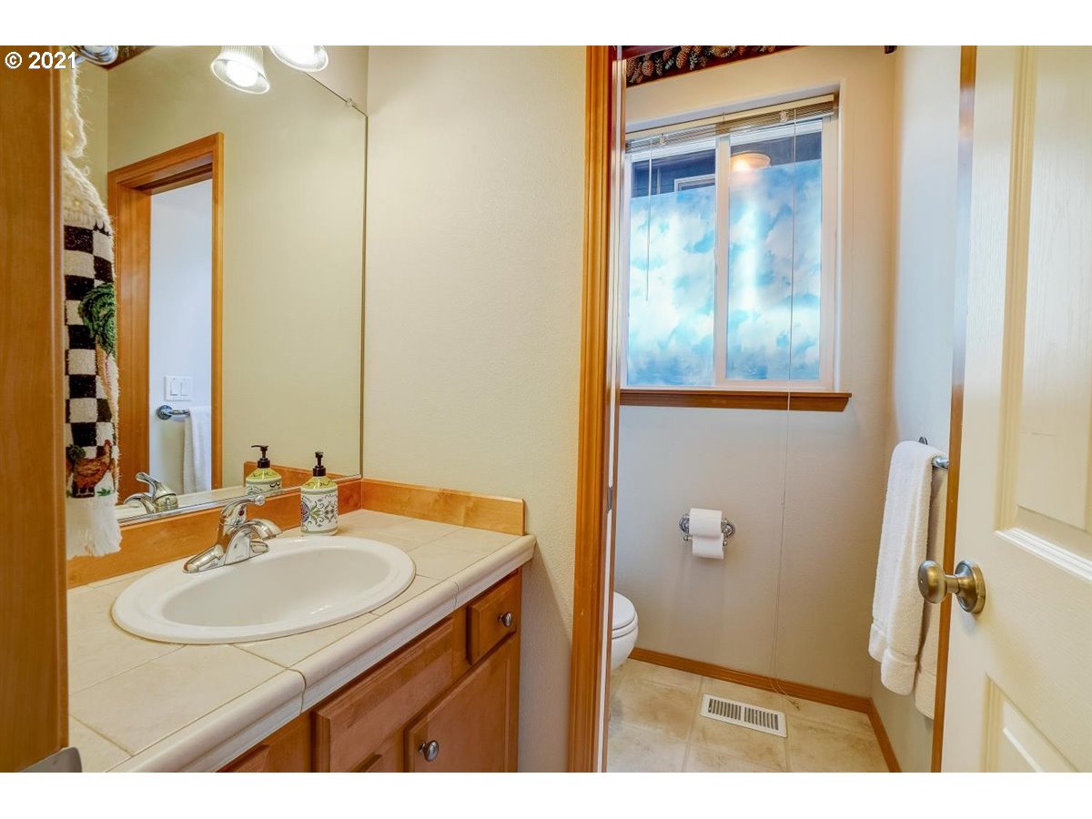 12950 Southwest Summit Ridge Street Tigard, OR 97224 - Photo 11 of 26 Gallery Image 11