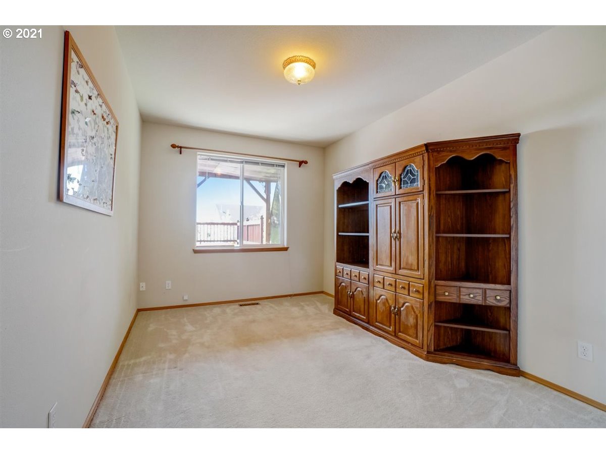 12950 Southwest Summit Ridge Street Tigard, OR 97224 - Photo 12 of 26 Gallery Image 12