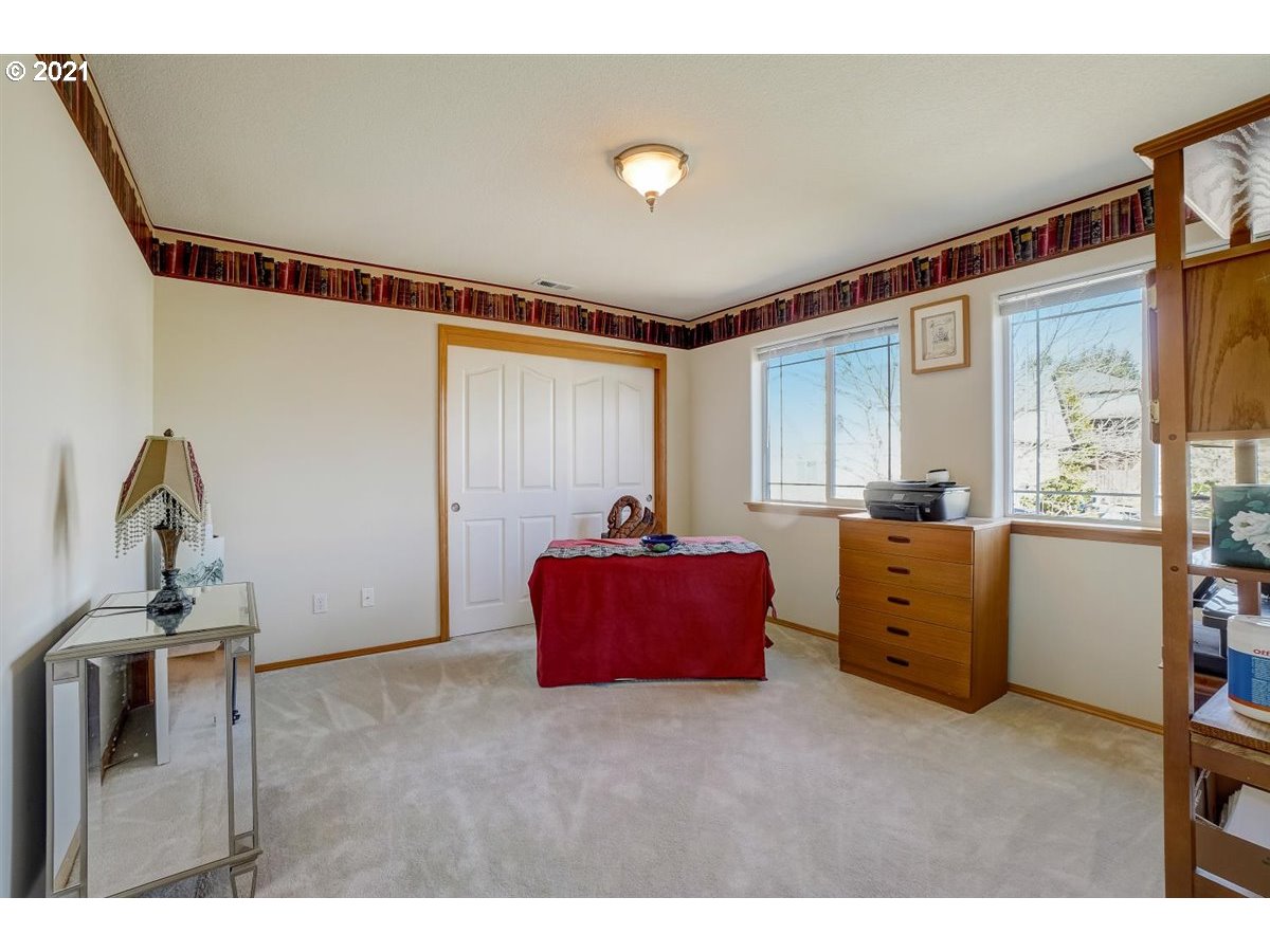 12950 Southwest Summit Ridge Street Tigard, OR 97224 - Photo 13 of 26 Gallery Image 13
