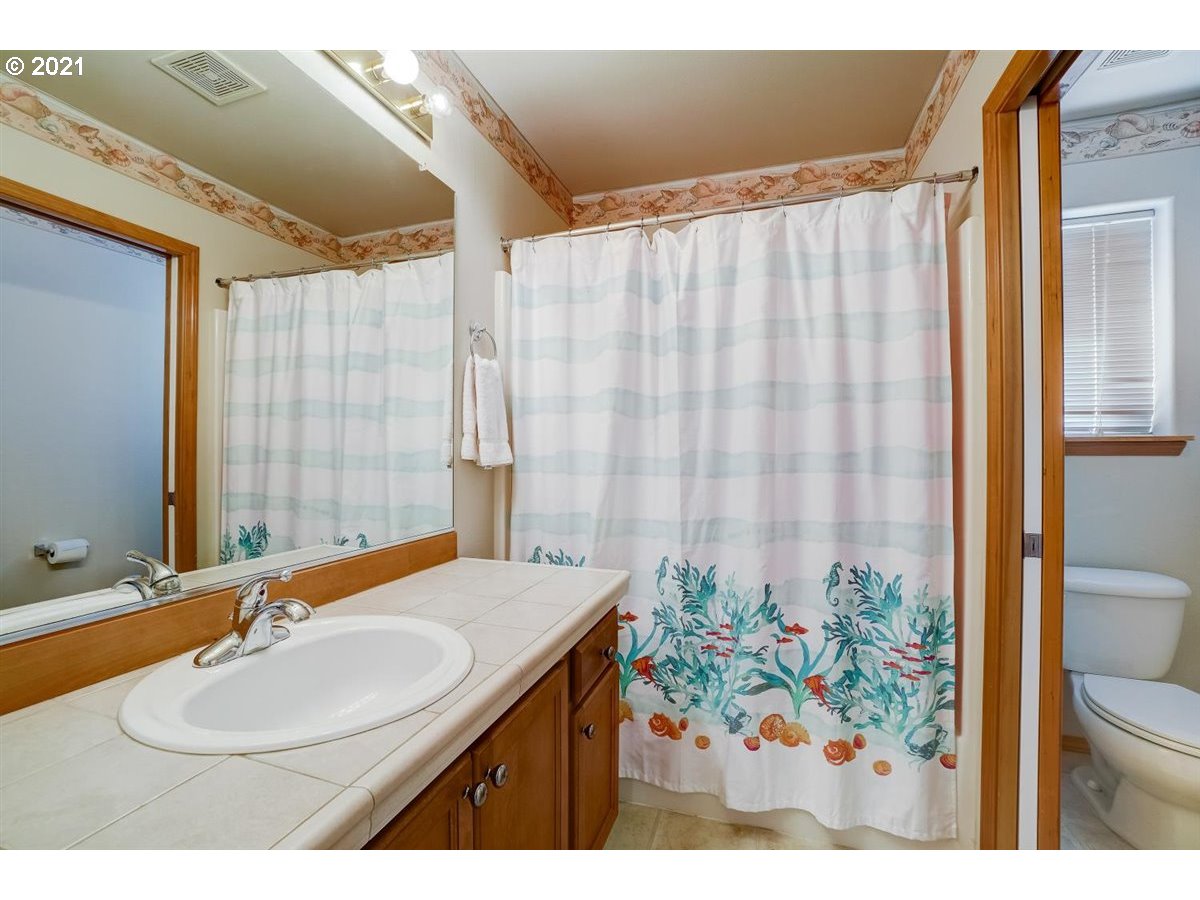 12950 Southwest Summit Ridge Street Tigard, OR 97224 - Photo 18 of 26 Gallery Image 18