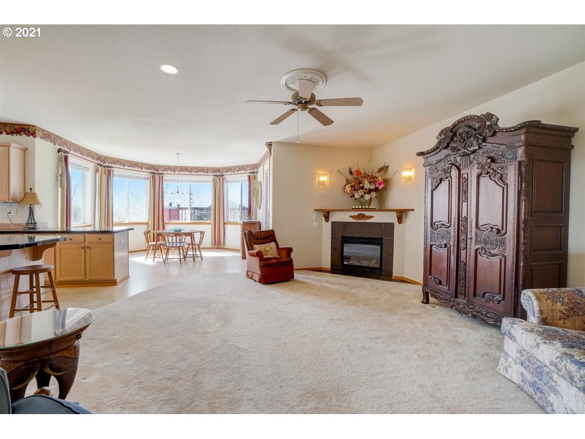 12950 Southwest Summit Ridge Street Tigard, OR 97224 - Photo 10 of 26 Gallery Image 10