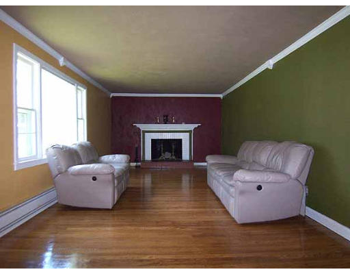 76 Abbott Street Springfield, MA 01118 - Photo 6 of 15