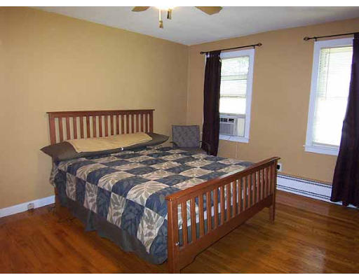76 Abbott Street Springfield, MA 01118 - Photo 9 of 15
