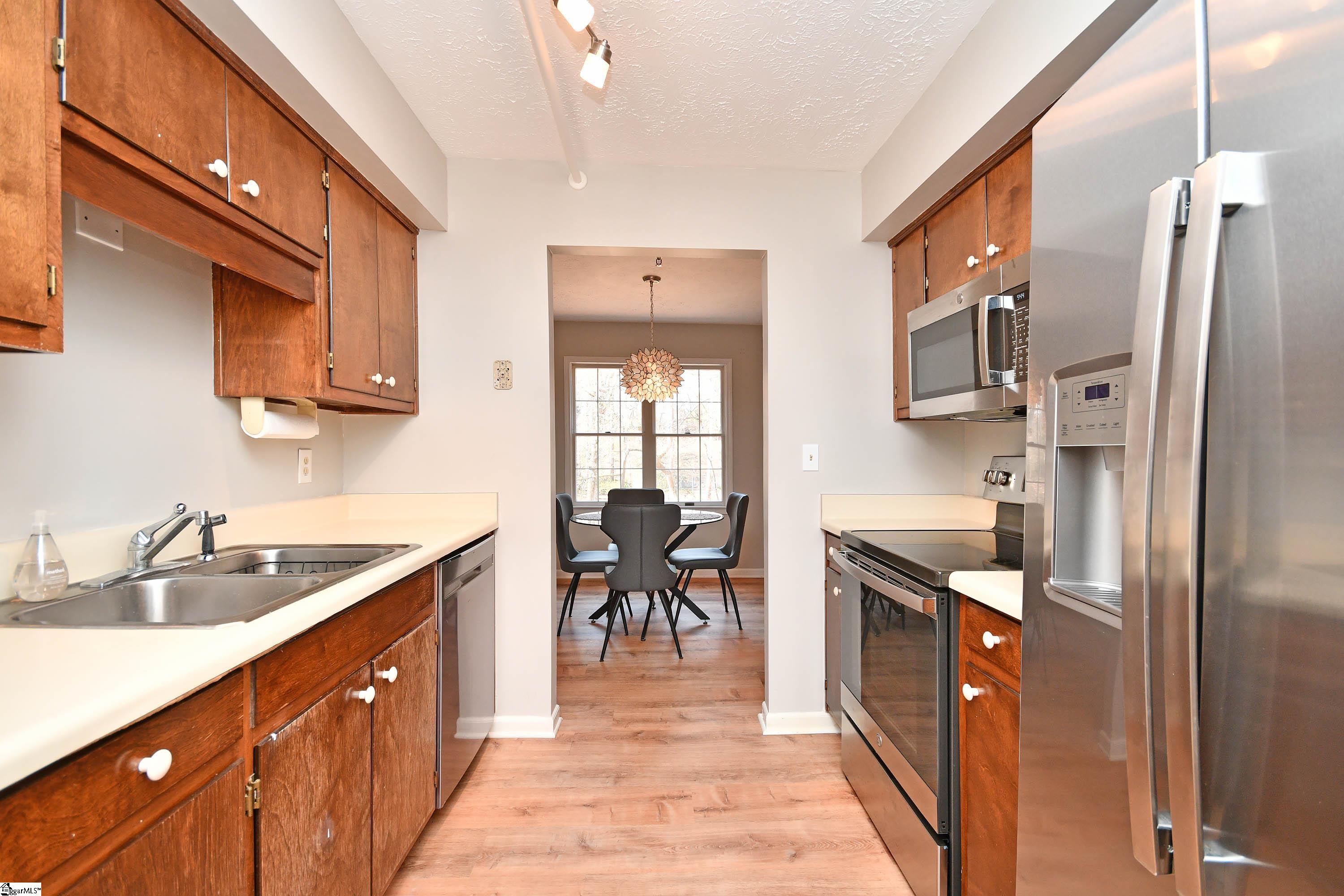 508 Wren Way Greenville, SC 29605 - Photo 4 of 41