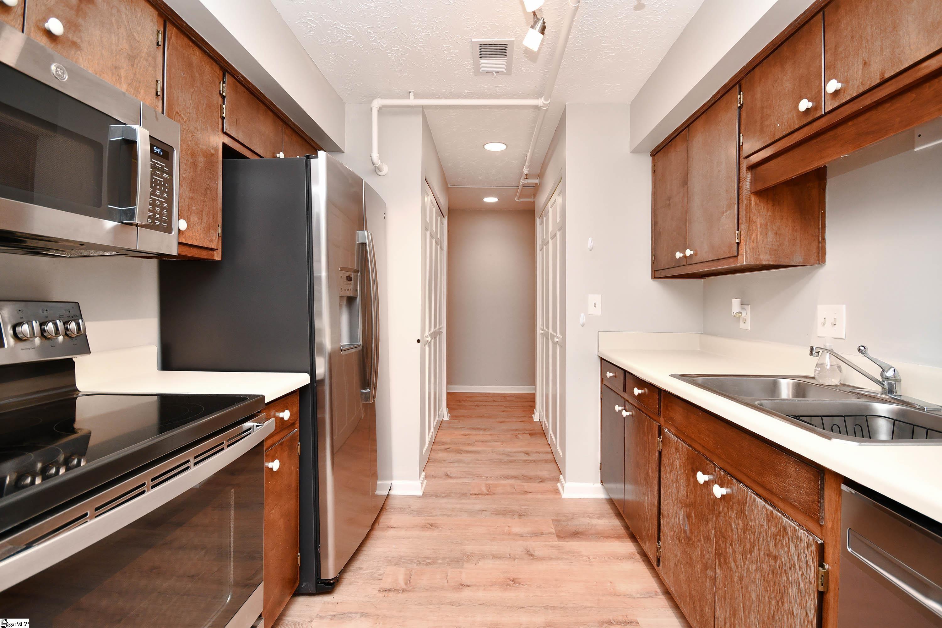 508 Wren Way Greenville, SC 29605 - Photo 5 of 41