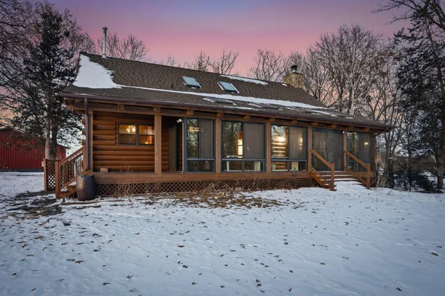 $899,900 | 12998 Maxwell Road, Chisago City, MN 55013