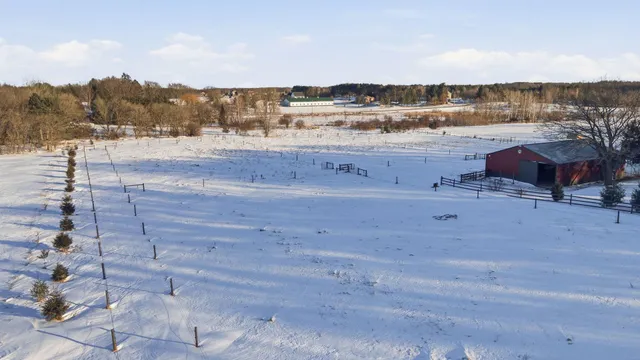 $899,900 | 12998 Maxwell Road, Chisago City, MN 55013