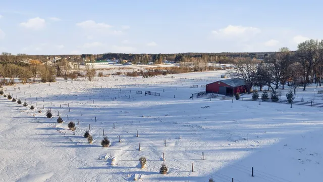 $899,900 | 12998 Maxwell Road, Chisago City, MN 55013