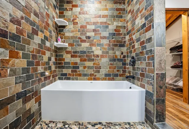 $899,900 | 12998 Maxwell Road, Chisago City, MN 55013