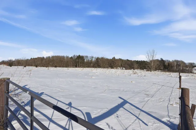 $899,900 | 12998 Maxwell Road, Chisago City, MN 55013