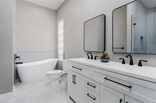 $789,900 | 3464 Donoso Court, Naples, FL 34109