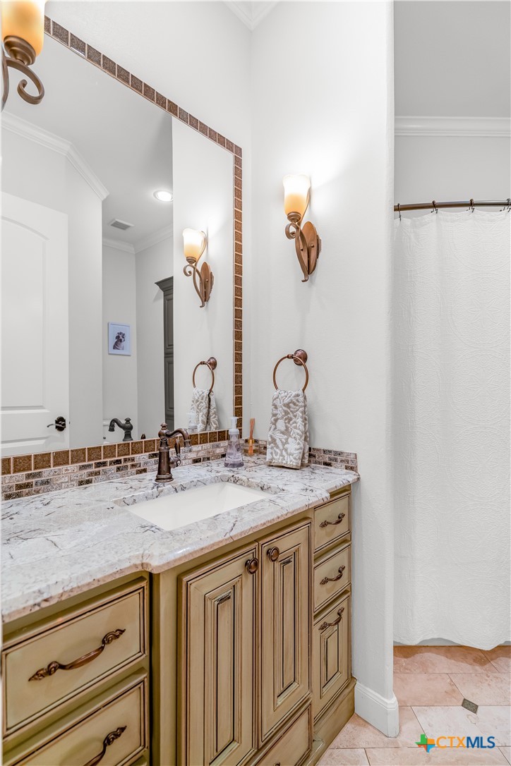 448 Champlain Street Victoria, TX 77905 - Photo 37 of 48 Full Bath