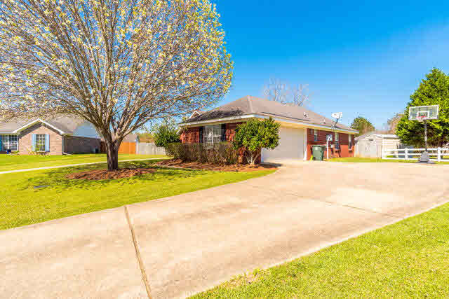 513 Glenwood Circle Foley, AL 36535 - Photo 2 of 18