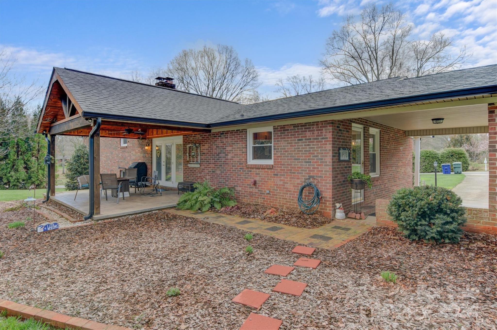 215 6th Street Northeast Conover, NC 28613 - Photo 38 of 47 a front view of a house with garden