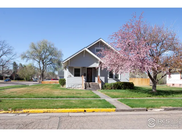 a view of a house with a big yard