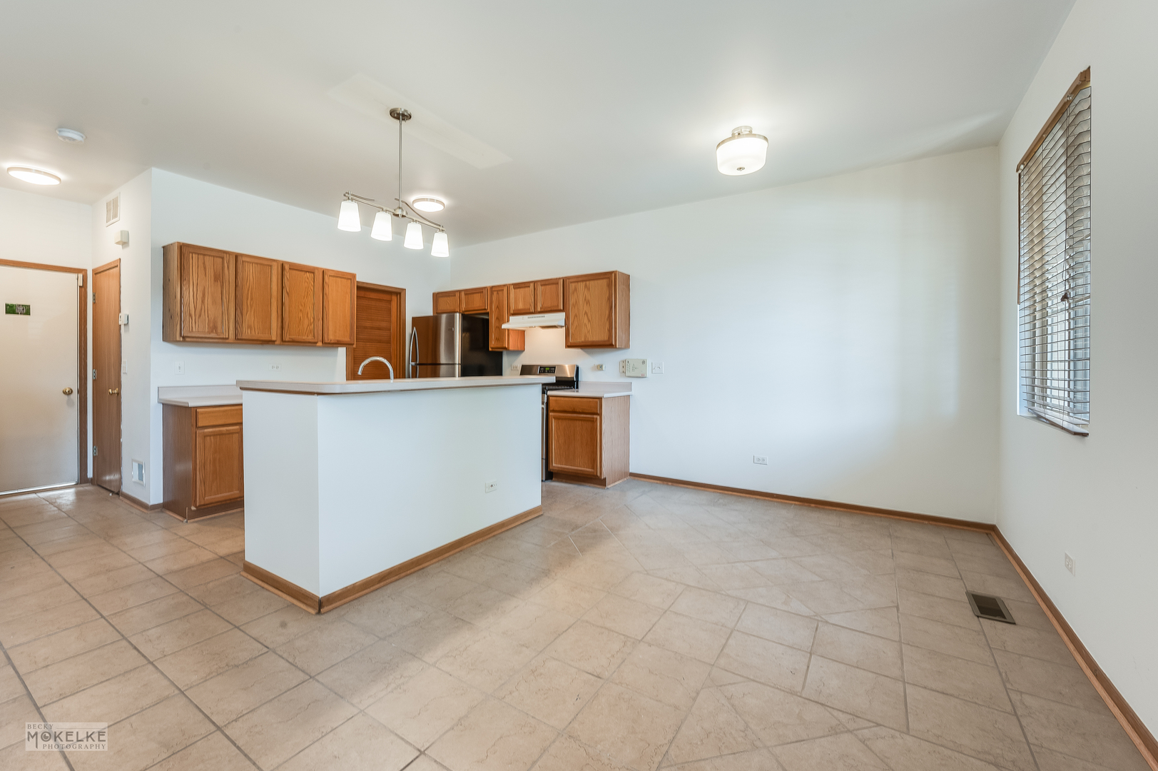 123 Yarrow Court Romeoville, IL 60446 - Photo 4 of 21 a kitchen with stainless steel appliances granite countertop a refrigerator and a stove top oven