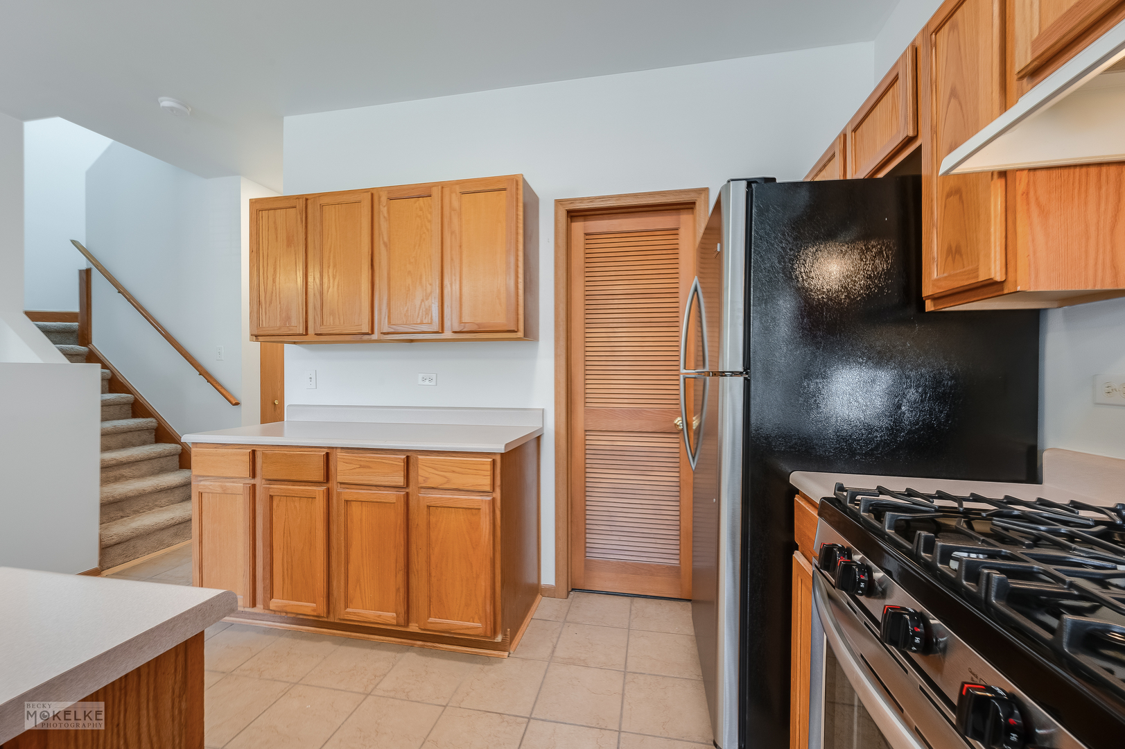 123 Yarrow Court Romeoville, IL 60446 - Photo 7 of 21 a kitchen with stainless steel appliances granite countertop a stove and a refrigerator