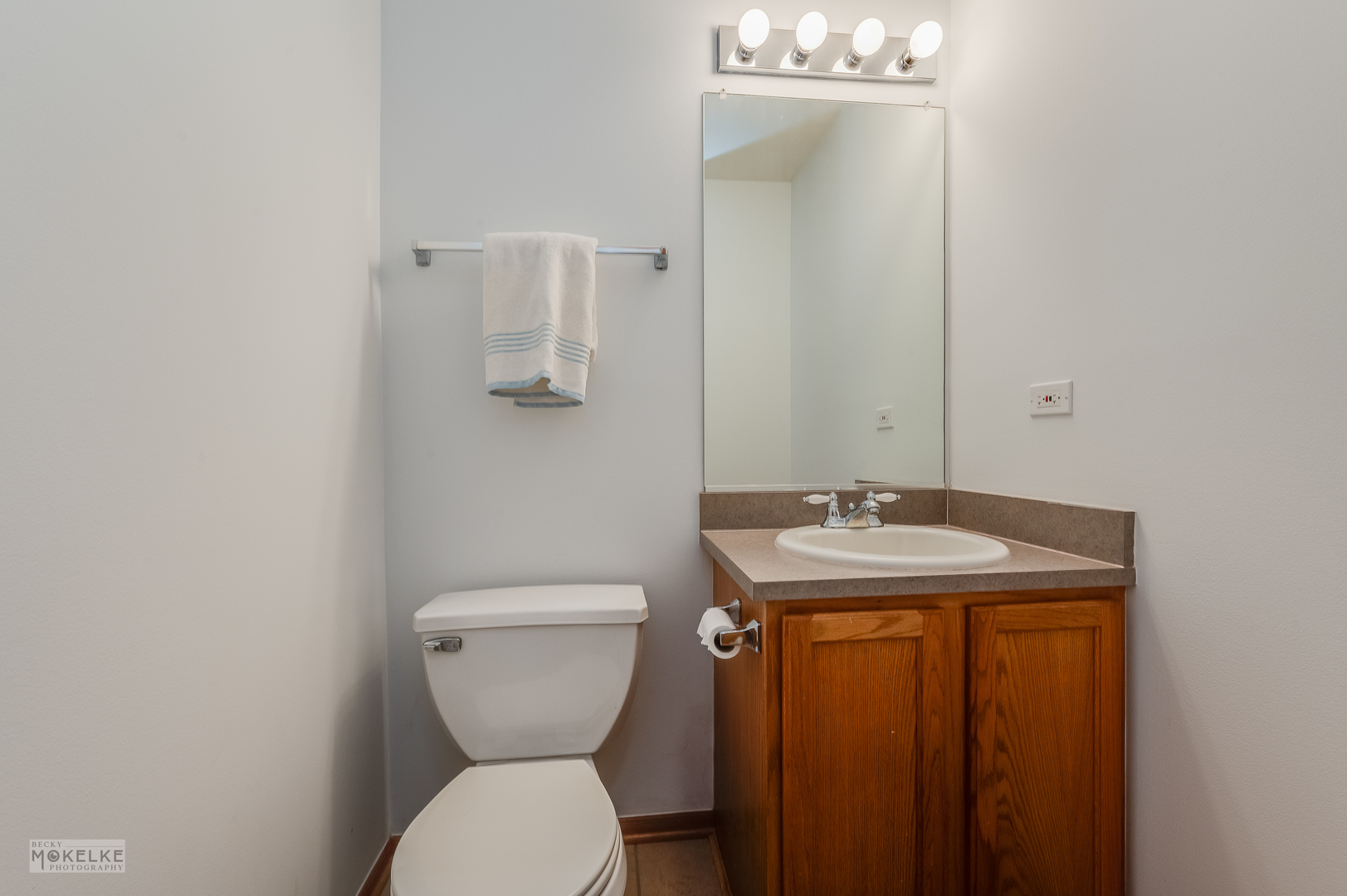 123 Yarrow Court Romeoville, IL 60446 - Photo 10 of 21 a bathroom with a toilet sink and mirror