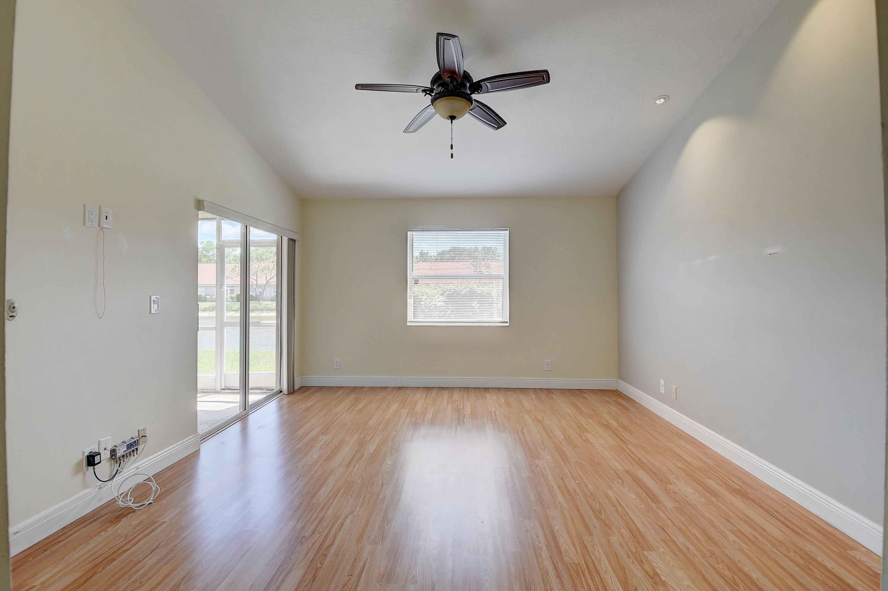 8254 Vía Bella Boca Raton, FL 33496 - Photo 14 of 49 Master with lake view
