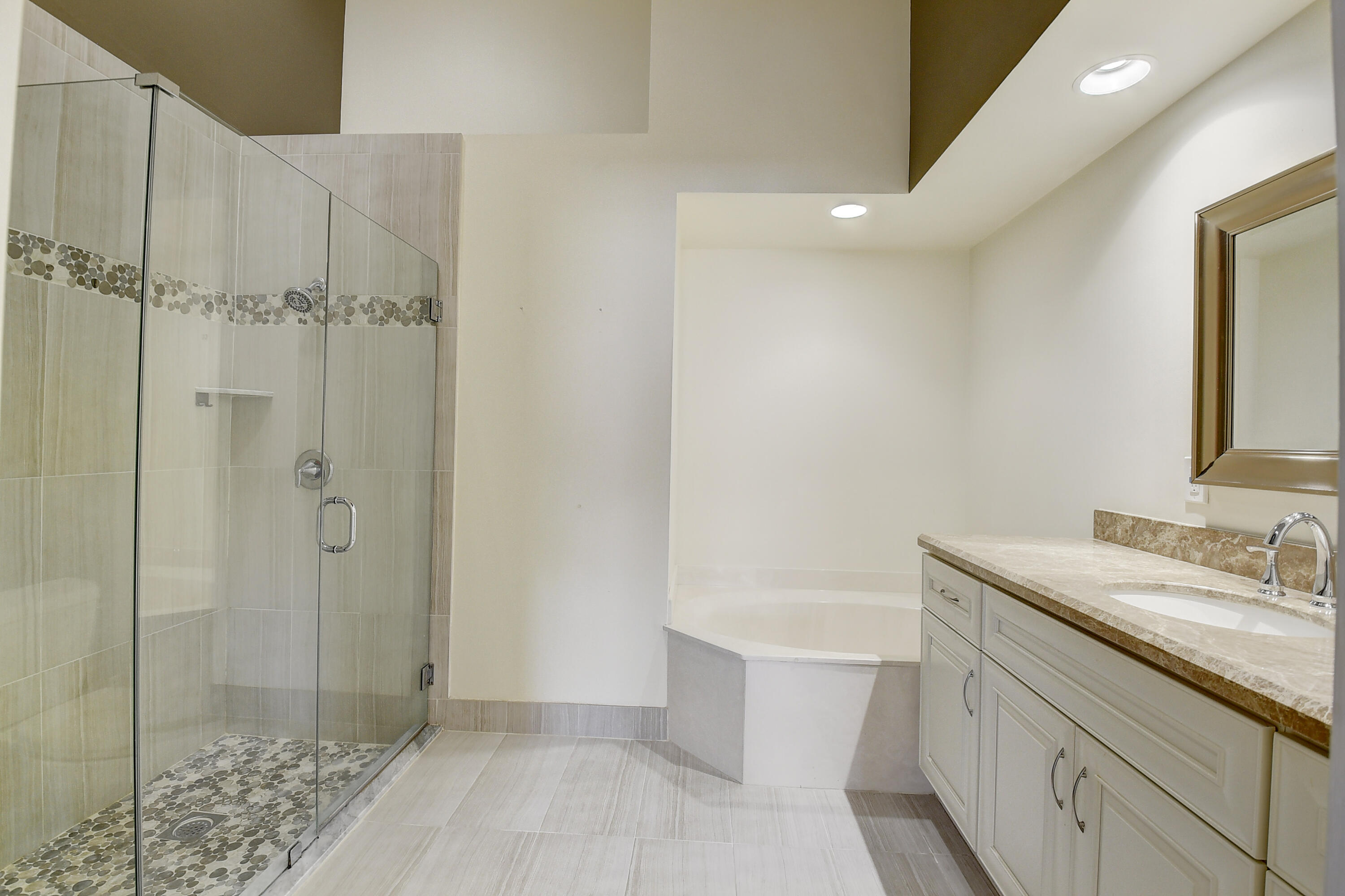8254 Vía Bella Boca Raton, FL 33496 - Photo 15 of 49 Master Bath