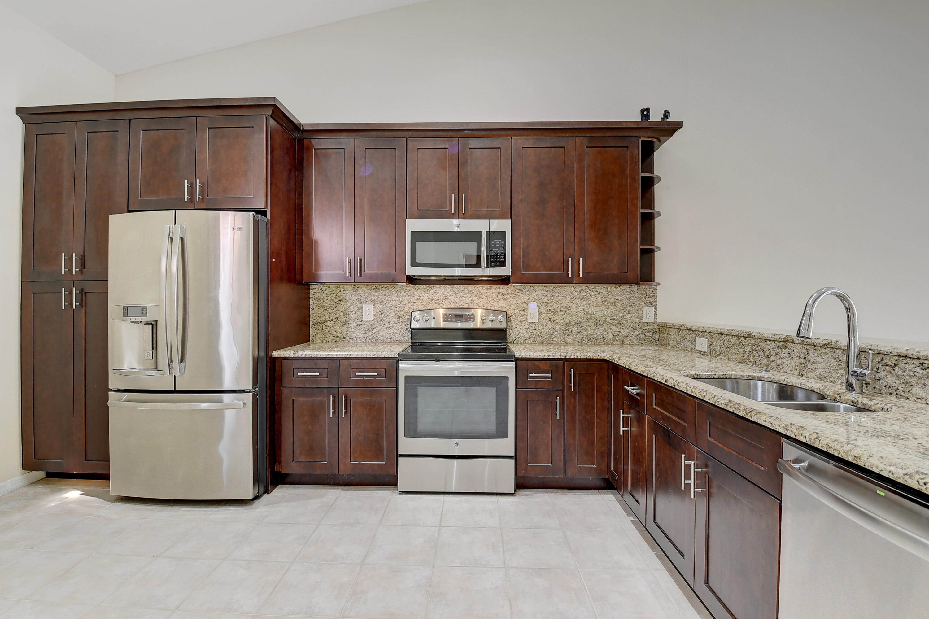 8254 Vía Bella Boca Raton, FL 33496 - Photo 8 of 49 DSC_0578_79_80_81_82