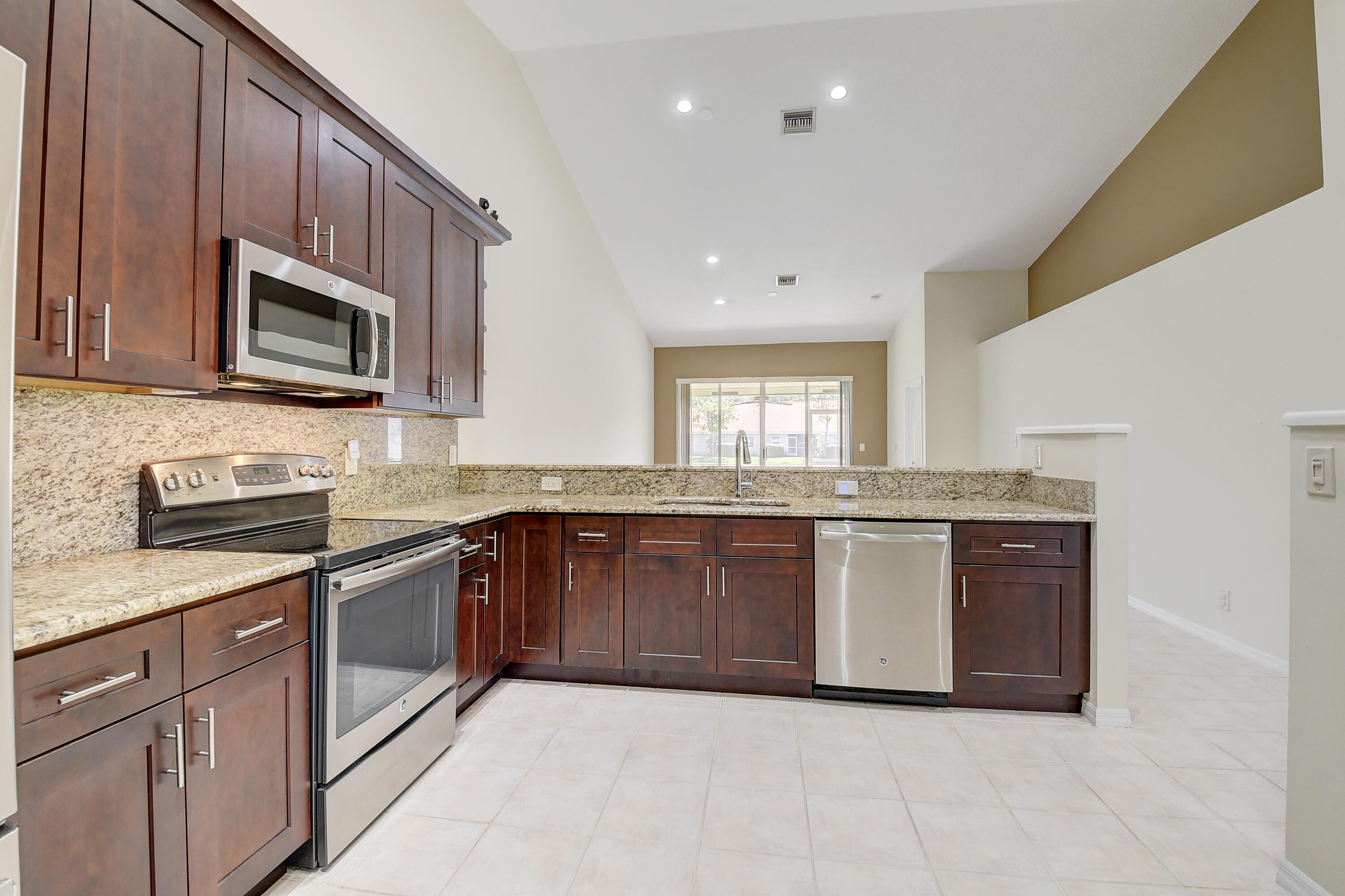 8254 Vía Bella Boca Raton, FL 33496 - Photo 9 of 49 DSC_0583_4_5_6_7