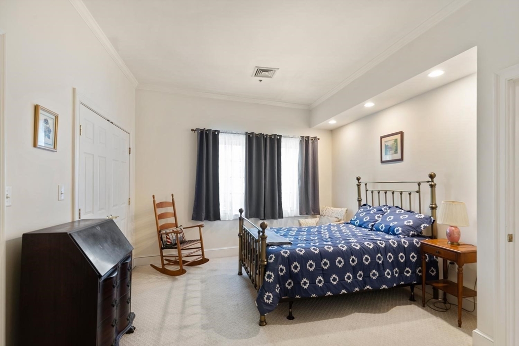 196 Main Street, Unit 1 Gloucester, MA 01930 - Photo 16 of 36