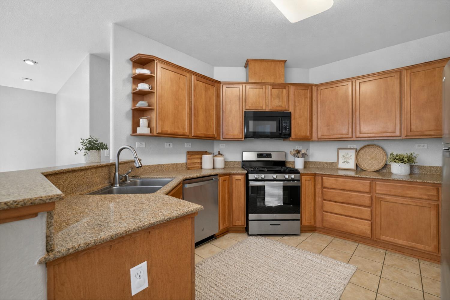 11794 Bagota Way Rancho Cordova, CA 95742 - Photo 3 of 51 Virtually staged to show potential.