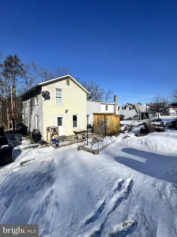 a view of a car park in front of house