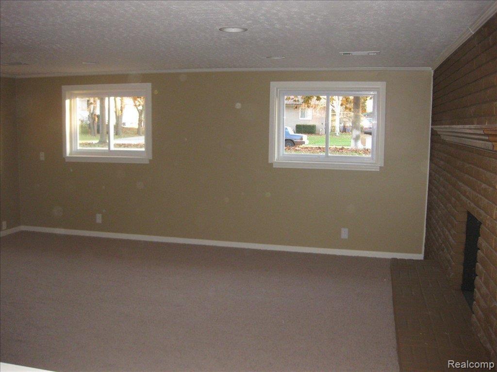 2121 Maplecrest Road Sterling Heights, MI 48310 - Photo 14 of 16 Pictures 090