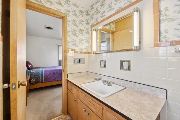 $529,900 | 942 Sherwood Road, La Grange Park, IL 60526