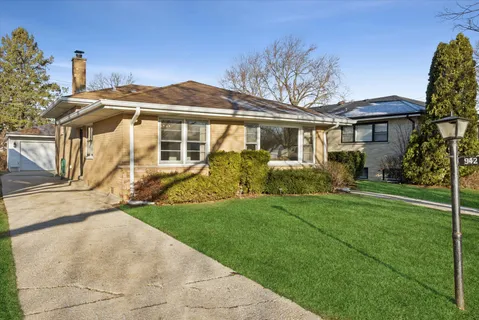 $529,900 | 942 Sherwood Road, La Grange Park, IL 60526