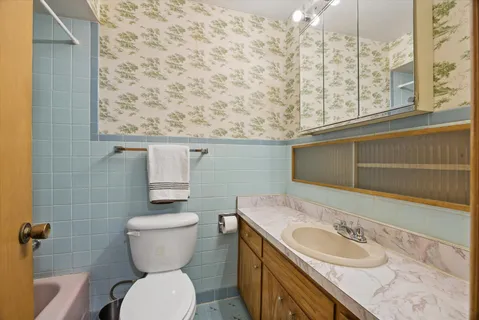 $529,900 | 942 Sherwood Road, La Grange Park, IL 60526