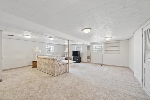 $529,900 | 942 Sherwood Road, La Grange Park, IL 60526