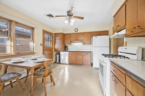 $529,900 | 942 Sherwood Road, La Grange Park, IL 60526