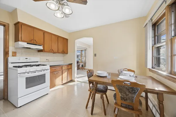 $529,900 | 942 Sherwood Road, La Grange Park, IL 60526