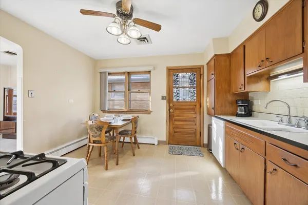 $529,900 | 942 Sherwood Road, La Grange Park, IL 60526