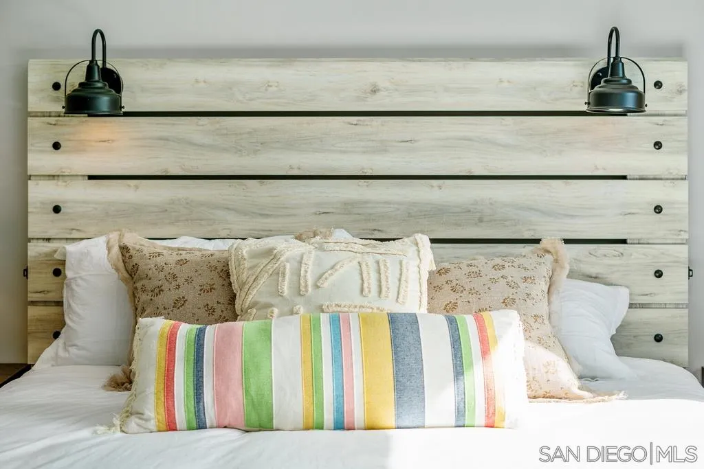 808 Leonard Avenue Oceanside, CA 92054 - Photo 19 of 25 a view of walk in closet