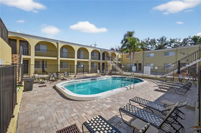 $1,800 | 3206 West Azeele Street, Unit 218, Tampa, FL 33609